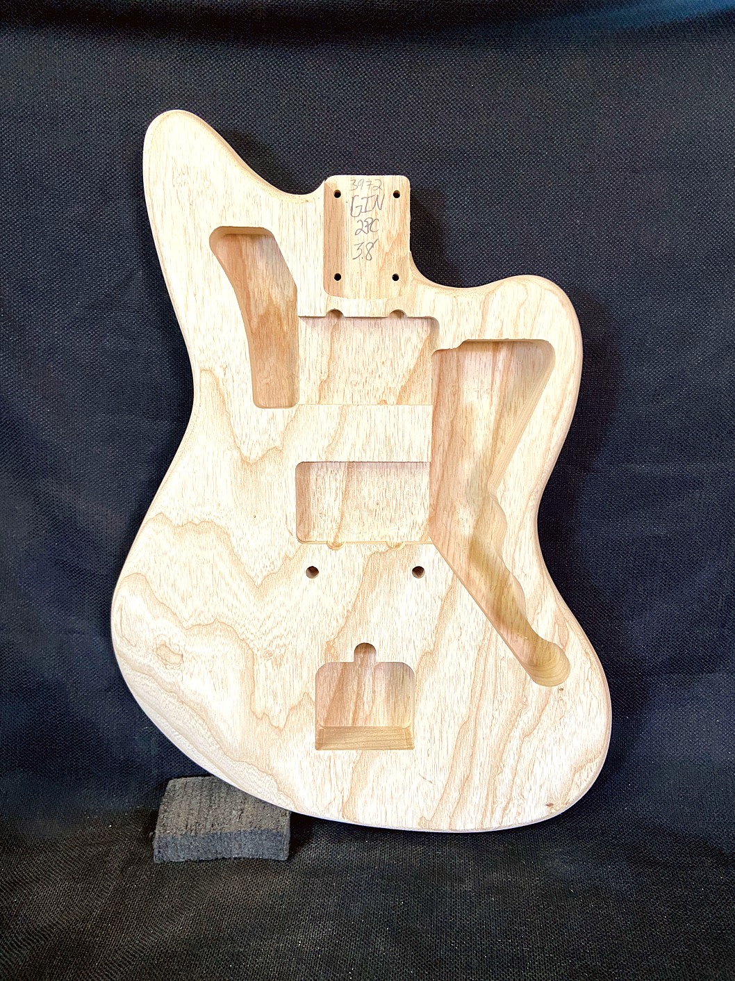 Jazz-Style Body / 2 pc. Ultra Light Swamp Ash / 3 lbs. 8 oz. (#GIN-3972)