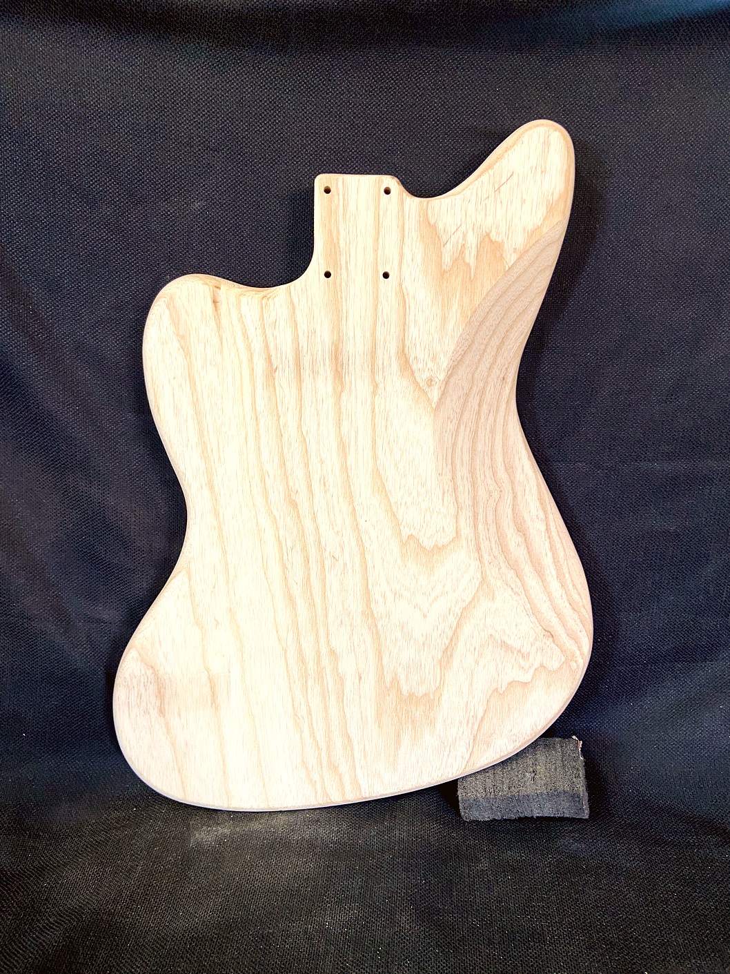 Jazz-Style Body / 2 pc. Ultra Light Swamp Ash / 3 lbs. 8 oz. (#GIN-3972) - Image 2