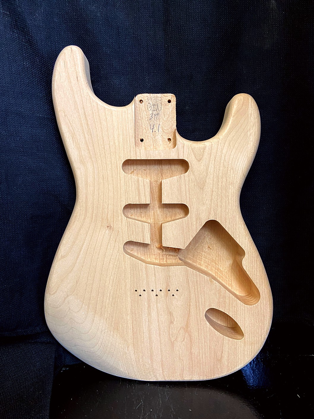 S-Style Hardtail Body / Ultra Light Alder / 4 lbs. 1 oz. (#GIN-3975)