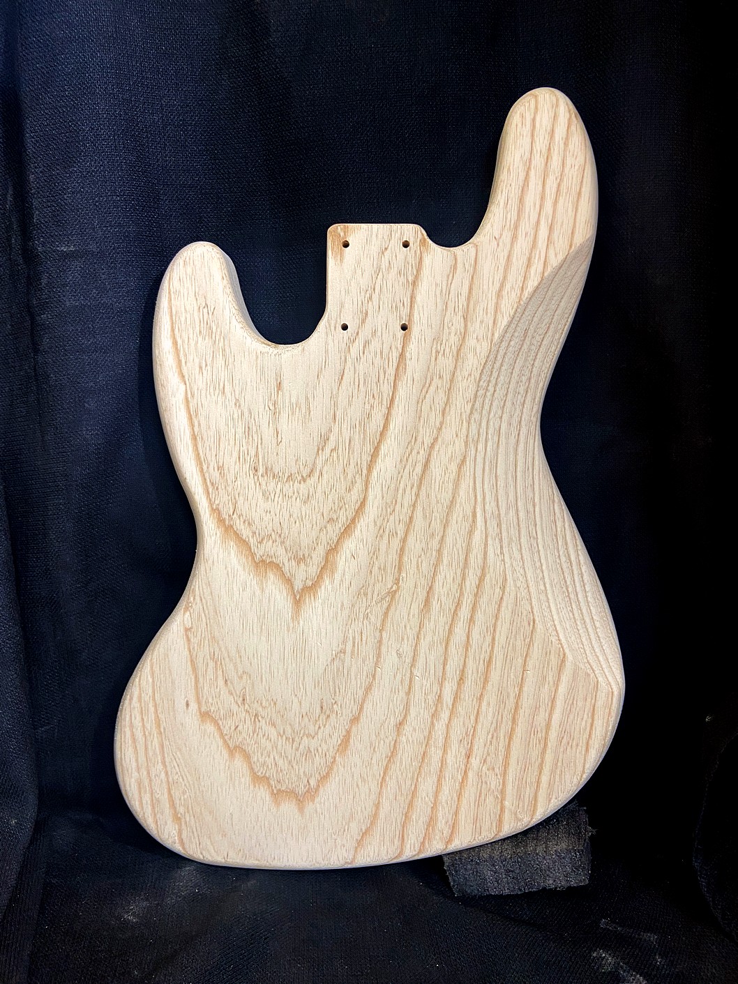 '60s J-Style Bass Body / 1 pc. Ultra Light Swamp Ash / 4 lbs. 1 oz. (#GIN-4018) - Image 2