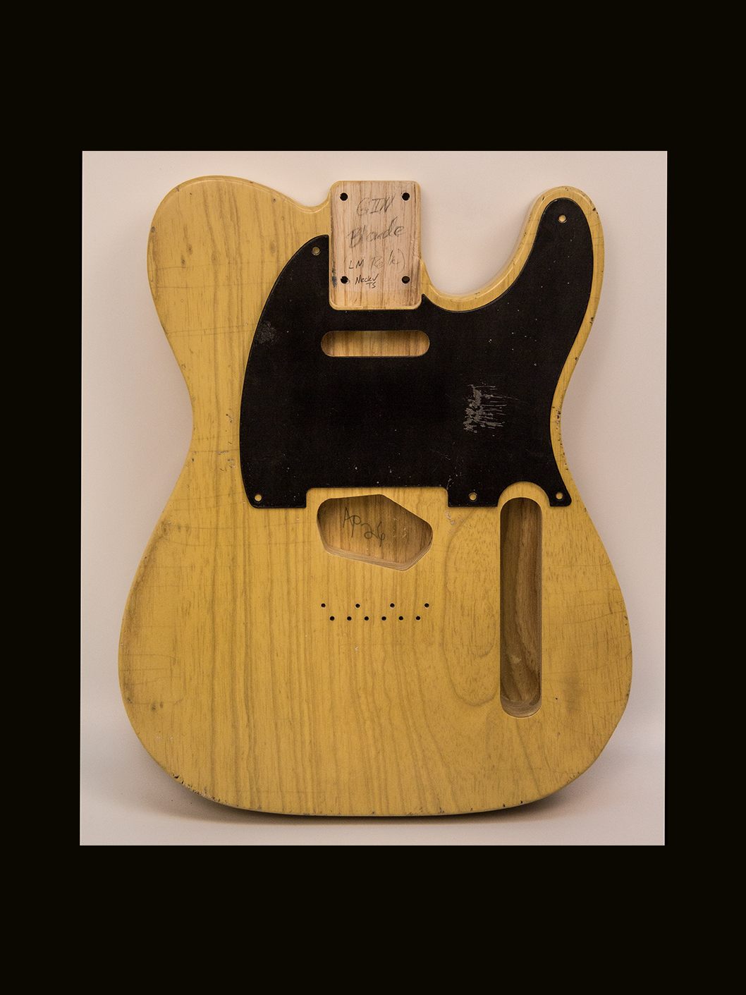 T-Style Body / 1 Piece Ultra Light Swamp Ash / 4 lbs. 0 oz. / Nitrocellulose 'Nocaster Blonde' / Light Relic (#GIN-4040)