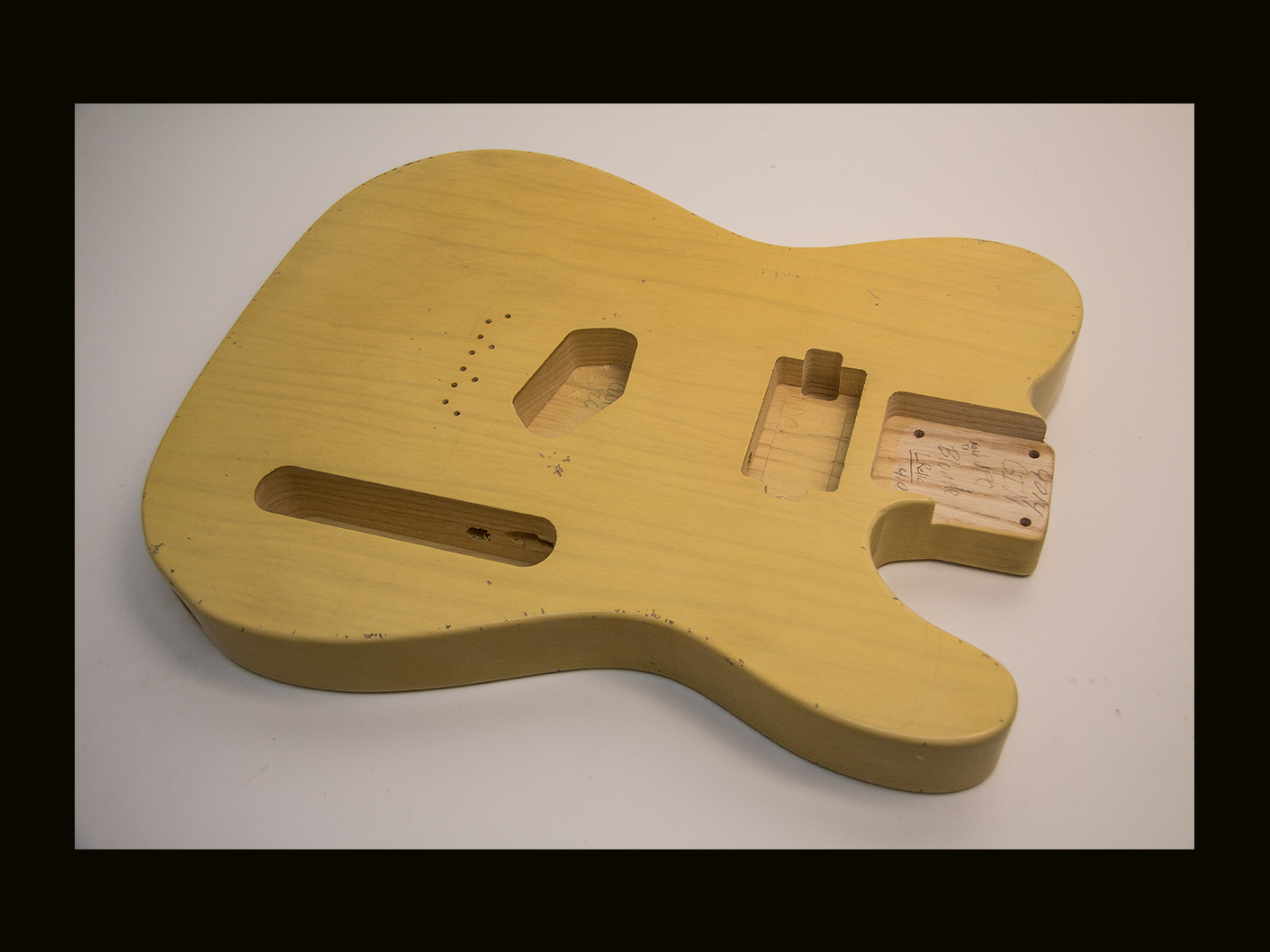 T-Style Body / 1 Piece Ultra Light Swamp Ash / 4 lbs. 0 oz. / Nitrocellulose 'Nocaster Blonde' / Light Relic (#GIN-4040) - Image 3