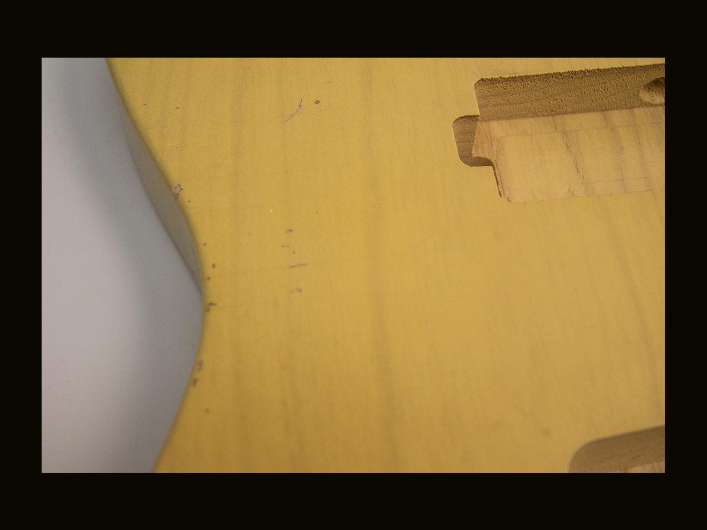 T-Style Body / 1 Piece Ultra Light Swamp Ash / 4 lbs. 0 oz. / Nitrocellulose 'Nocaster Blonde' / Light Relic (#GIN-4040) - Image 4
