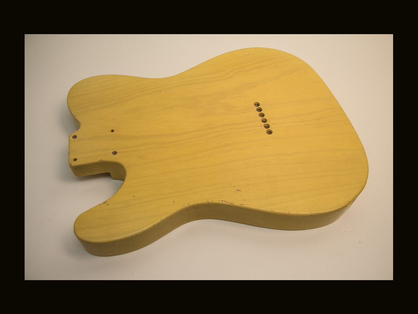 T-Style Body / 1 Piece Ultra Light Swamp Ash / 4 lbs. 0 oz. / Nitrocellulose 'Nocaster Blonde' / Light Relic (#GIN-4040) - Image 5