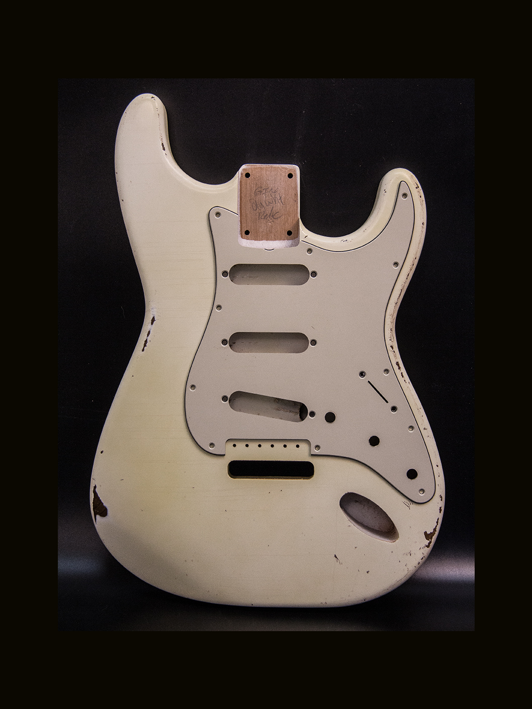 S-Style Body / Alder / 4 lbs. 1 oz. / Nitrocellulose 'Olympic White' / Med. Relic (#GIN-4041)