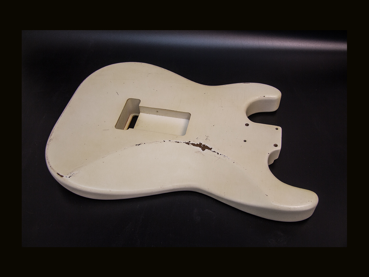 S-Style Body / Alder / 4 lbs. 1 oz. / Nitrocellulose 'Olympic White' / Med. Relic (#GIN-4041) - Image 4