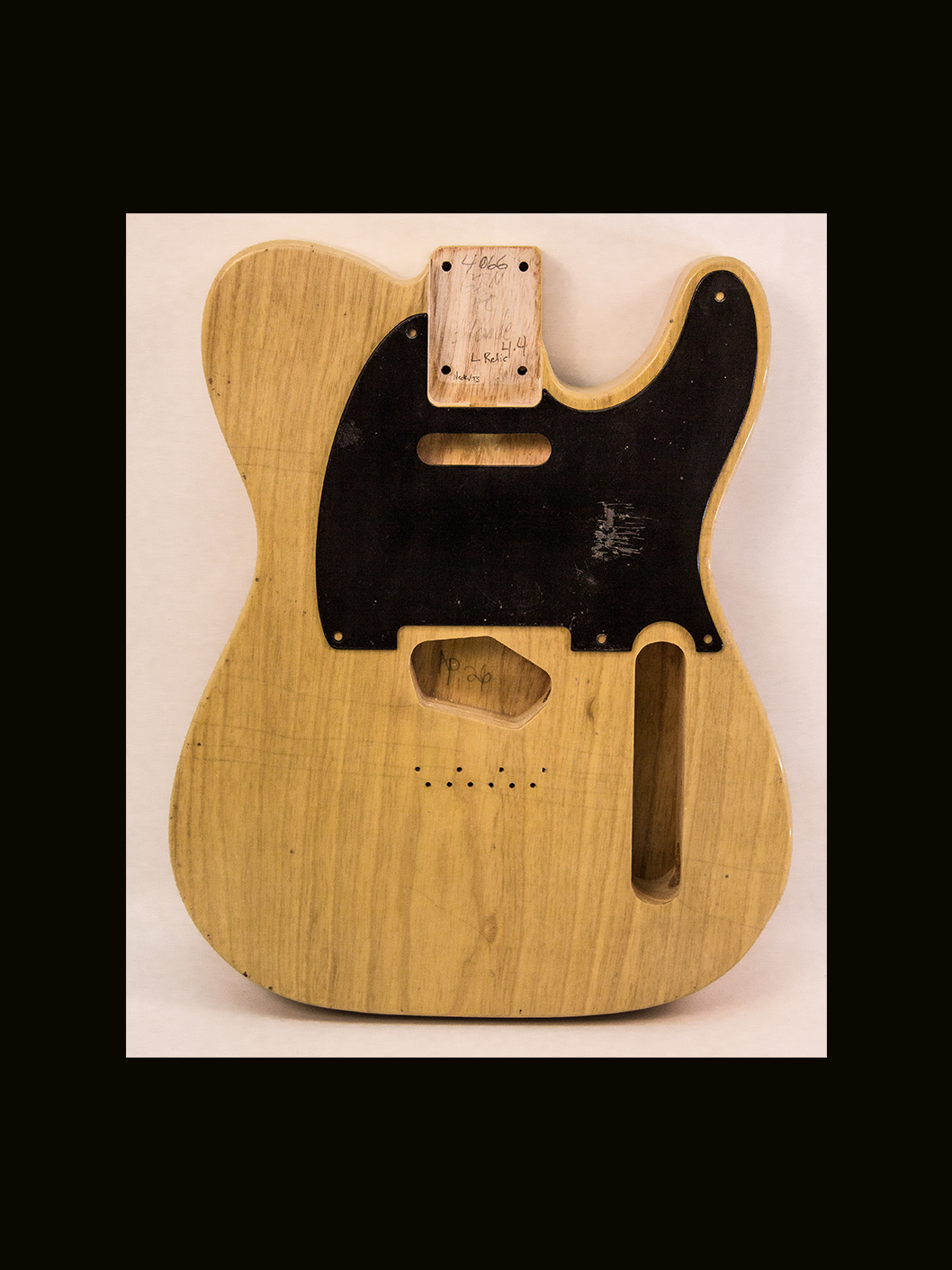 T-Style Body / 1 Piece Ultra Light Swamp Ash / 4 lbs. 4 oz. / Nitrocellulose 'Nocaster Blonde' / Light Relic (#GIN-4066)