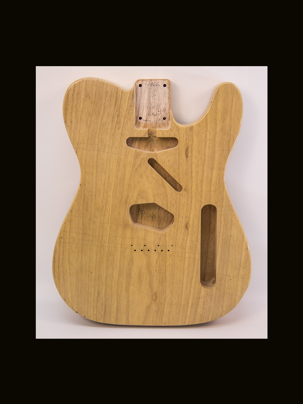 T-Style Body / 1 Piece Ultra Light Swamp Ash / 4 lbs. 4 oz. / Nitrocellulose 'Nocaster Blonde' / Light Relic (#GIN-4066) - Image 2