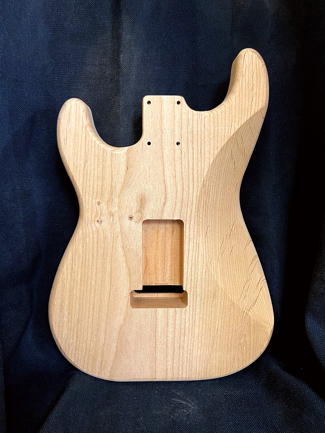S-Style Body / 1 pc. Ultra Light Alder / 4 lbs. 1 oz. (#GIN-4105) - Image 2