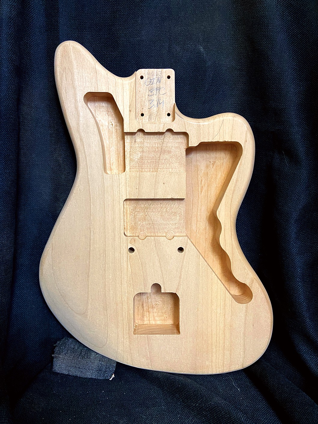 Jazz-Style Body / Ultra Light Alder / 3 lbs. 14 oz. (#GIN-4113)