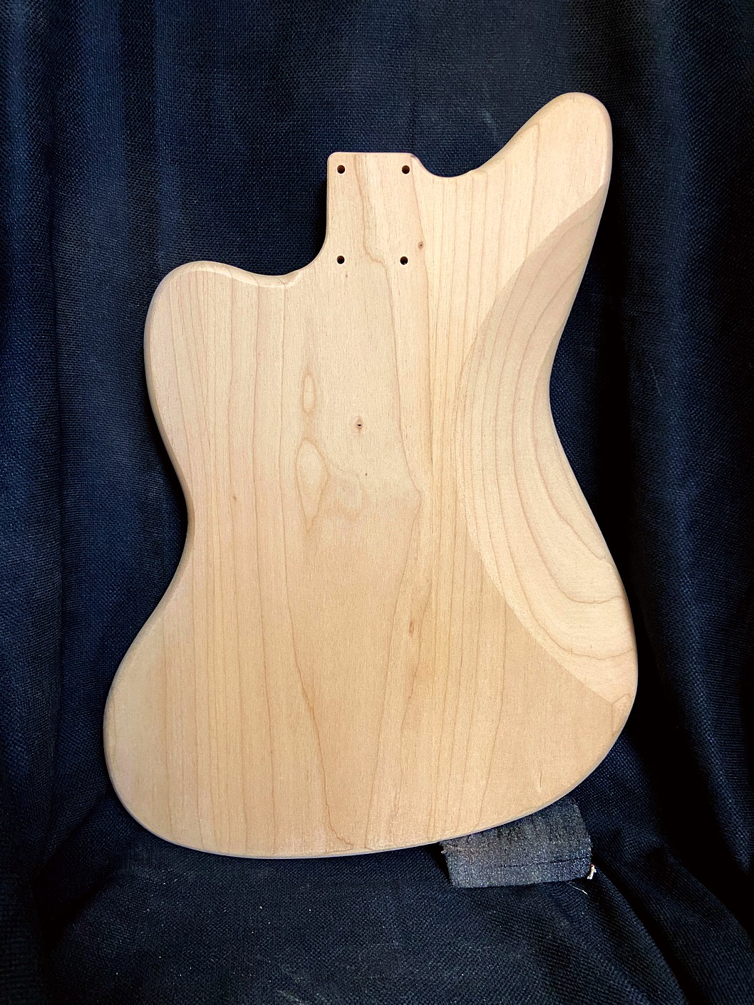 Jazz-Style Body / Ultra Light Alder / 3 lbs. 14 oz. (#GIN-4113) - Image 2