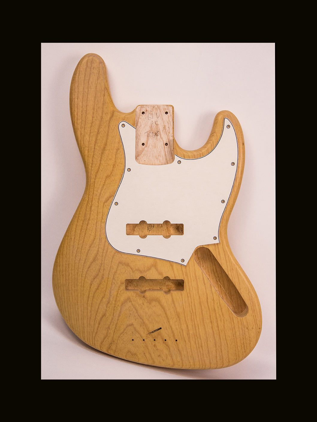 J-Style Bass Body / 1 Piece Swamp Ash / 4 lbs. 2 oz. / Nitrocellulose "Vintage Amber" Satin / 'Closet Clean' w/ Lacquer Checking (#GIN-4116)