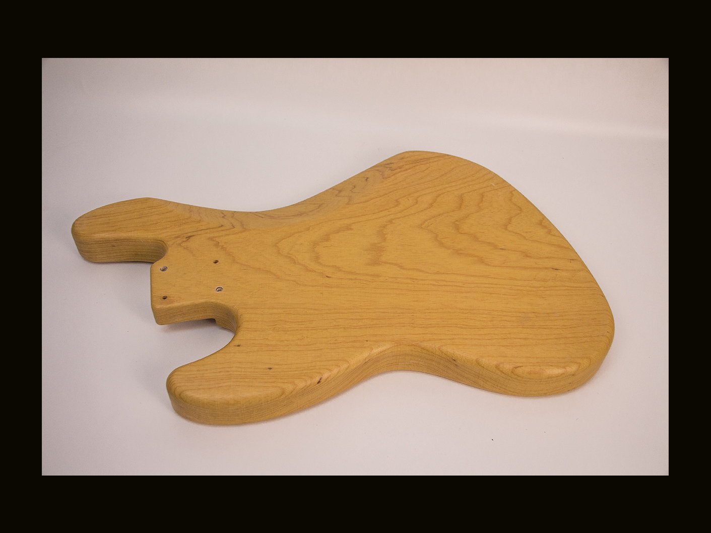 J-Style Bass Body / 1 Piece Swamp Ash / 4 lbs. 2 oz. / Nitrocellulose "Vintage Amber" Satin / 'Closet Clean' w/ Lacquer Checking (#GIN-4116) - Image 4