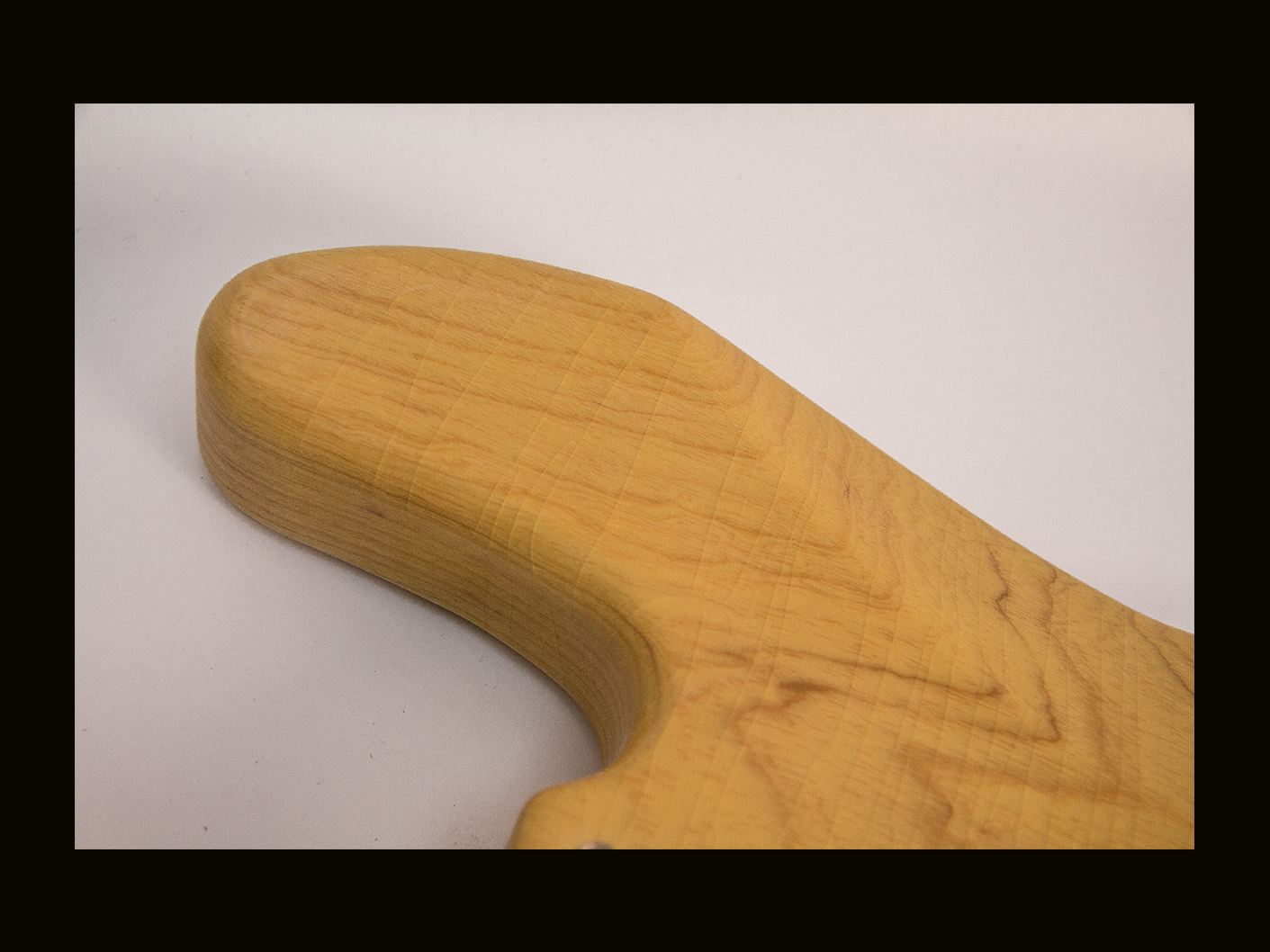 J-Style Bass Body / 1 Piece Swamp Ash / 4 lbs. 2 oz. / Nitrocellulose "Vintage Amber" Satin / 'Closet Clean' w/ Lacquer Checking (#GIN-4116) - Image 6