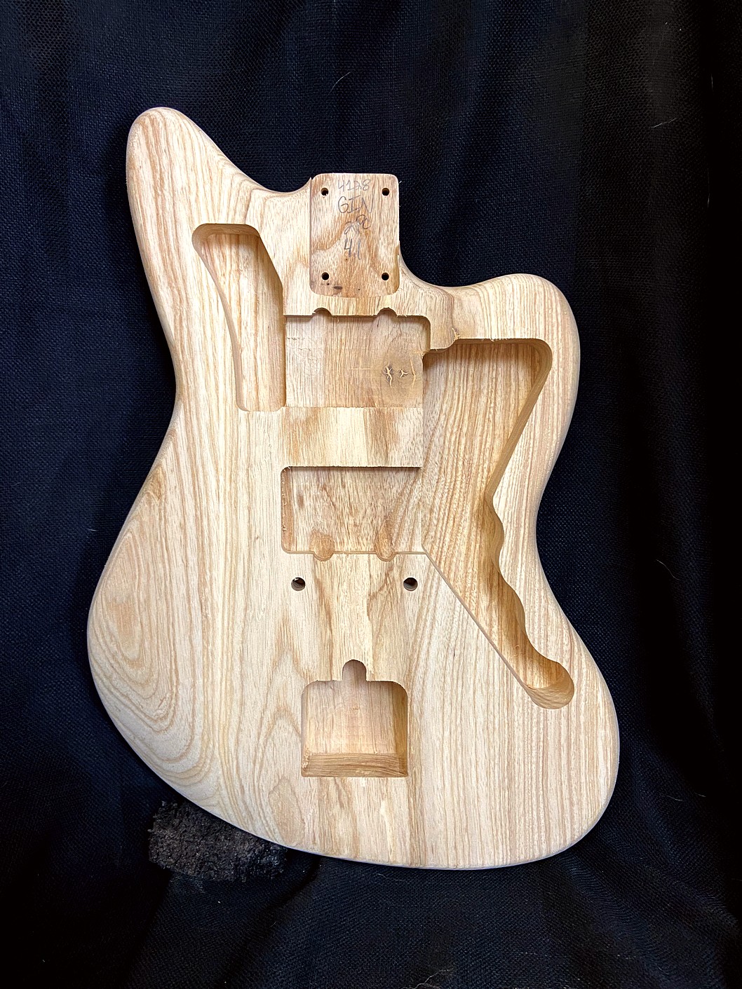 Jazz-Style Body / 2 pc. Swamp Ash / 4 lbs. 1 oz. (#GIN-4128)