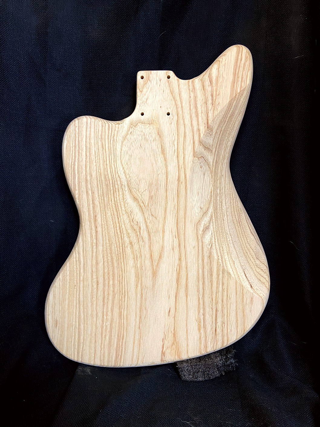 Jazz-Style Body / 2 pc. Swamp Ash / 4 lbs. 1 oz. (#GIN-4128) - Image 2