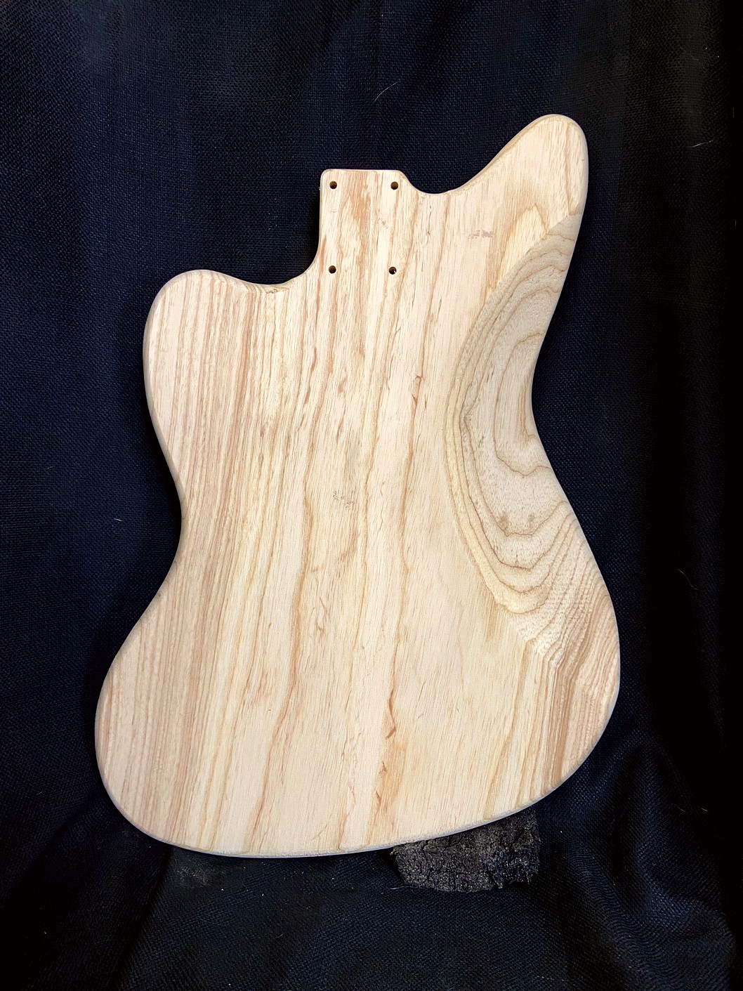 Jazz-Style Body / 2 pc. Swamp Ash / 4 lbs. 1 oz. (#GIN-4129) - Image 2