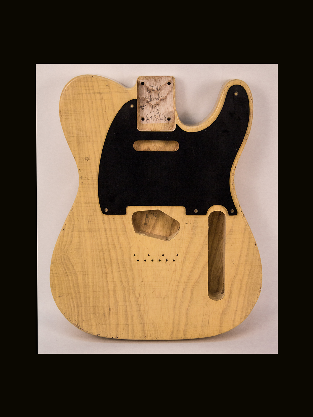 T-Style Body / 1PC. Swamp Ash / 4 lbs. 6 oz. / Nitrocellulose 'Nocaster Blonde'/ Med. - Light Relic (#GIN-4146)