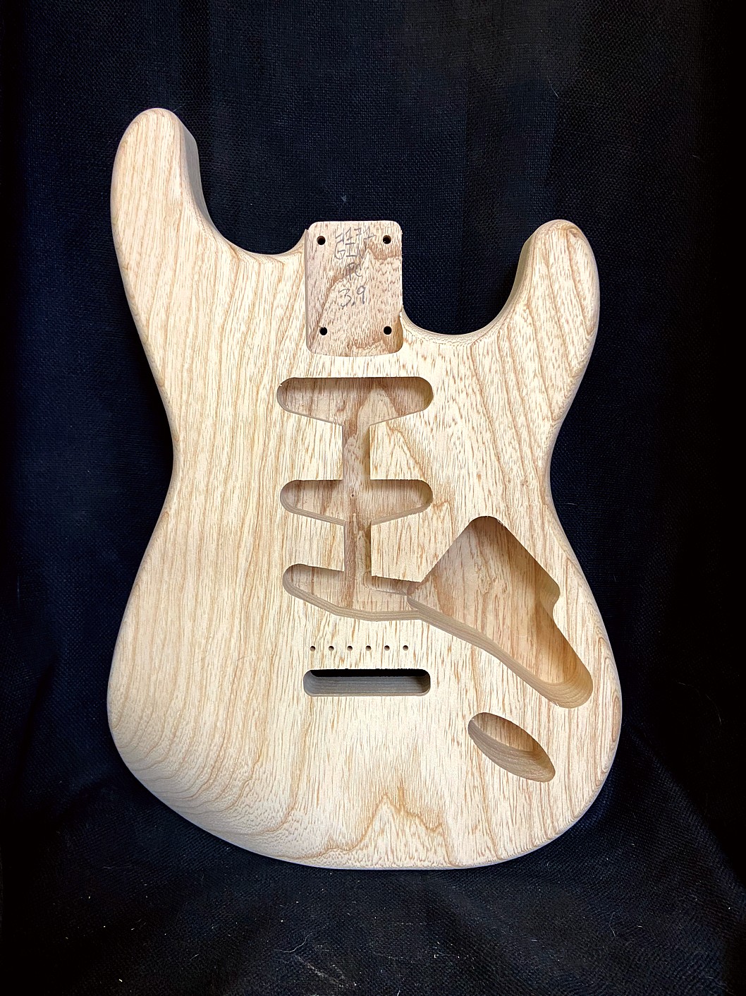 S-Style Body / 1 pc. Ultra Light Swamp Ash / 3 lbs. 9 oz. (#GIN-4171)