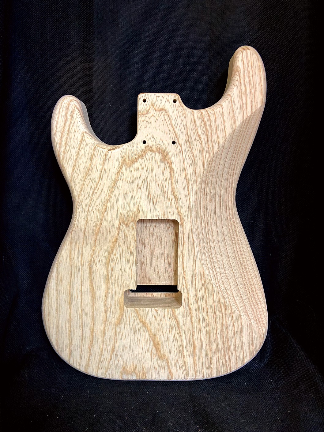 S-Style Body / 1 pc. Ultra Light Swamp Ash / 3 lbs. 9 oz. (#GIN-4171) - Image 2