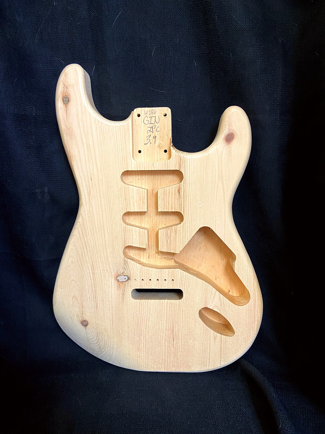 S-Style Body / 2 pc. Pine / 3 lbs. 9 oz. (#GIN-4186)