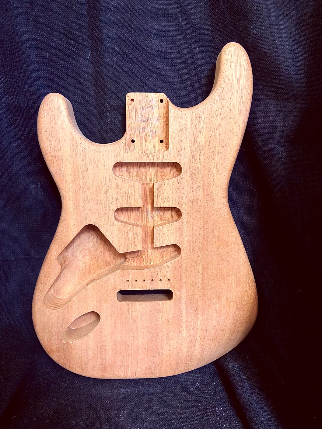 S-Style LEFTY Body / 2 pc. African Mahogany / 4 lbs. 4 oz. (#GIN-4206)