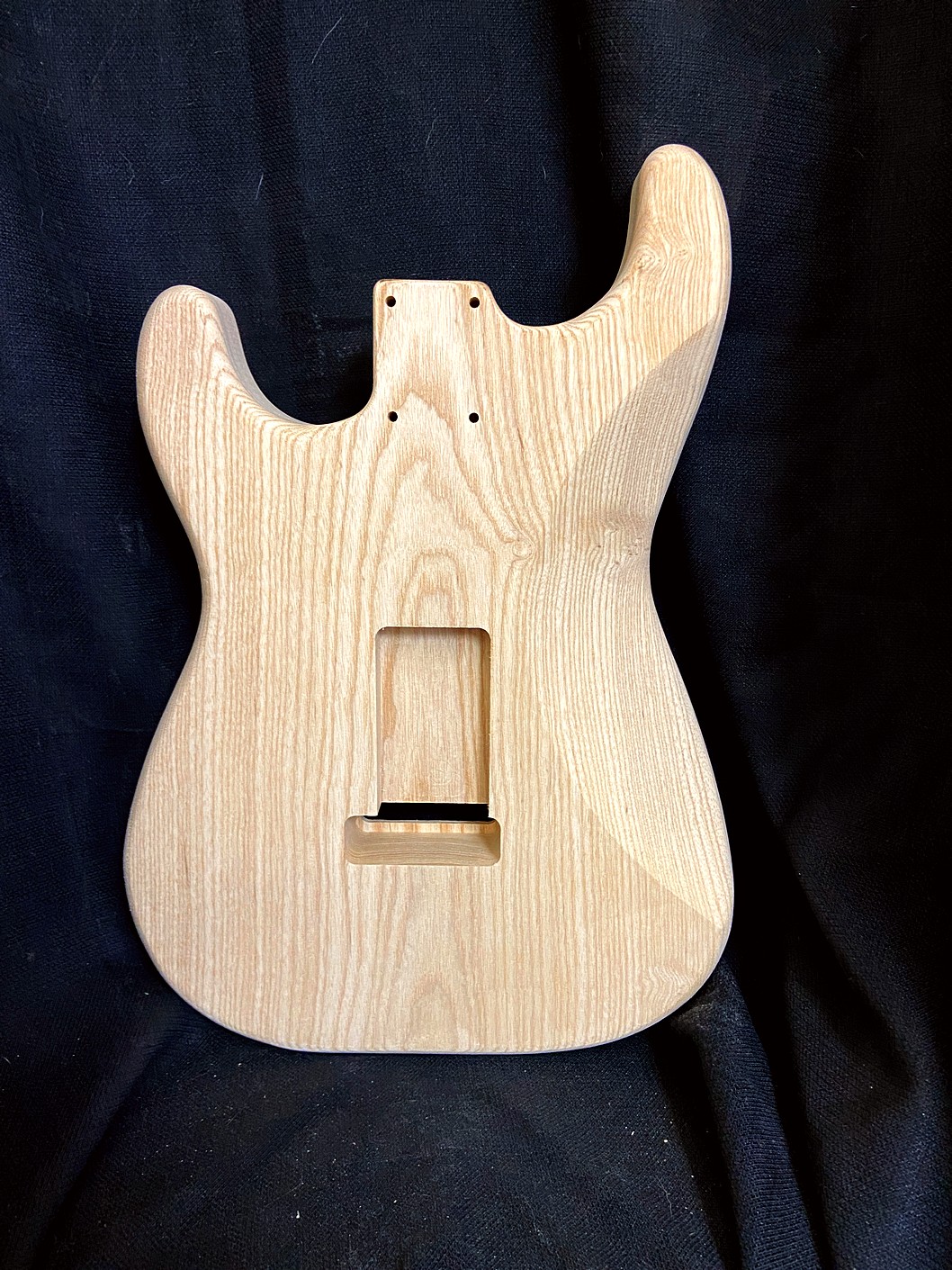 S-Style Body / 1 pc. Swamp Ash / 4 lbs. 2 oz. (#GIN-4218) - Image 2