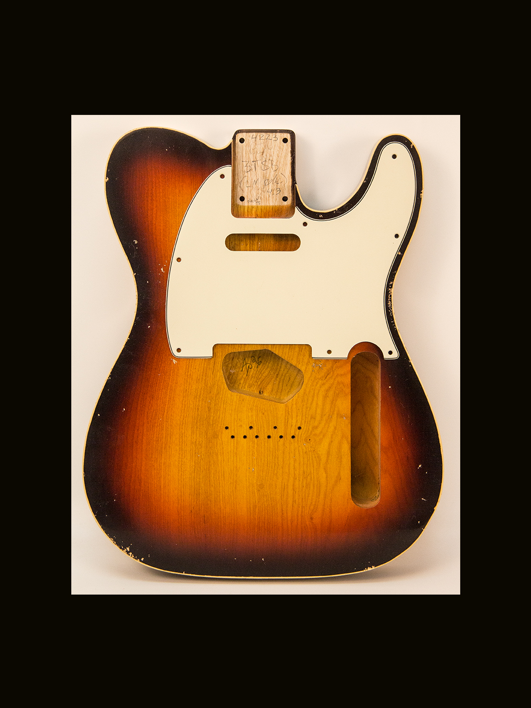 T-Style Body /Swamp Ash/ 4 lbs. 3 oz. / Nitrocellulose '3-Tone Sunburst' / Double Bound/Light / Med. Relic (#GIN-4223)